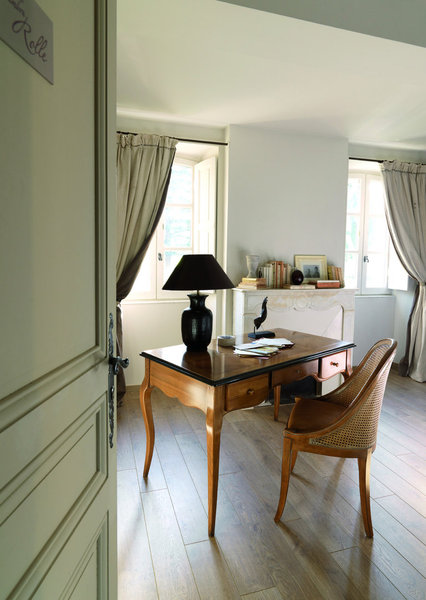 Le bureau Joseph Grange, aux lignes intemporelles et surannées.