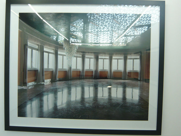 Œuvre de la photographe Lynne Cohen