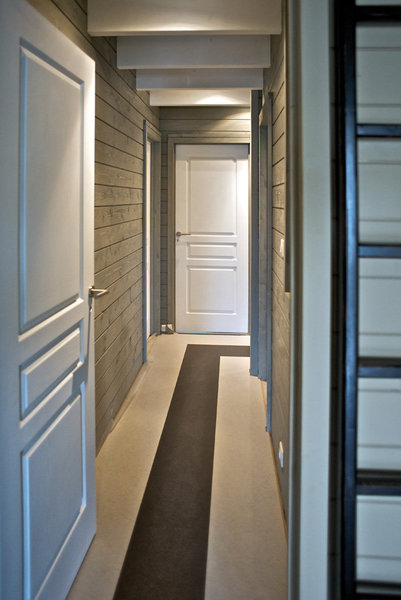 Choisir de construire une maison en bois massif est la solution adéquate pour cumuler confort, solidité, esthétisme et rapidité d'exécution.