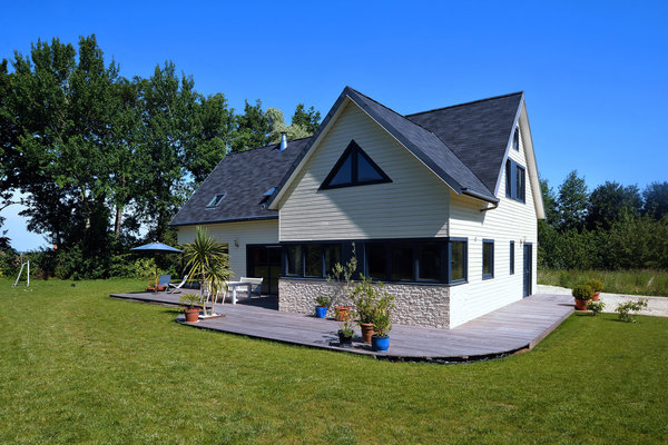 La Maison Bois Massif, spécialiste de la construction de maisons en bois massif isolées par l'extérieur, s'exposera du 16 au 18 septembre 2011 au Salon National de la Maison Neuve.