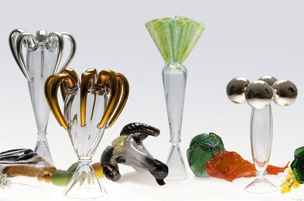 Fûtes et volutes, la musique et la sculptures, arts ancestraux se rejoignent dans les créations inspiratrices de Borek Sipek. Une nouvelle collection à découvrir à l’exposition « Borek Sipek-édition 2011 » du 06 septembre au 1er octobre 2011 à la galerie d’art Hip.