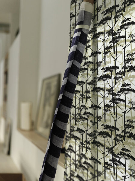 « Douce esquisse ». Lignes épurées, traits fins tracés à la main, motifs végétaux : le végétal chic est la tendance « zen » de la saison (réf. Marimekko).