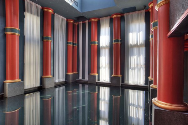 Joyau de l’architecture XVIII ème siècle de la capitale d’Aquitaine, le Grand Hôtel de Bordeaux s'offre une belle cure de rajeunissement grâce à Jacques Garcia