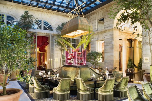 Esprit jardin d'hiver au bar l'Orangerie