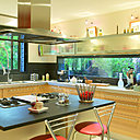 Les fenêtres en aluminium, utilisées pour aménager votre cuisine, figurent au sein de la collection Emotion, dans la partie "aluminium" du catalogue.