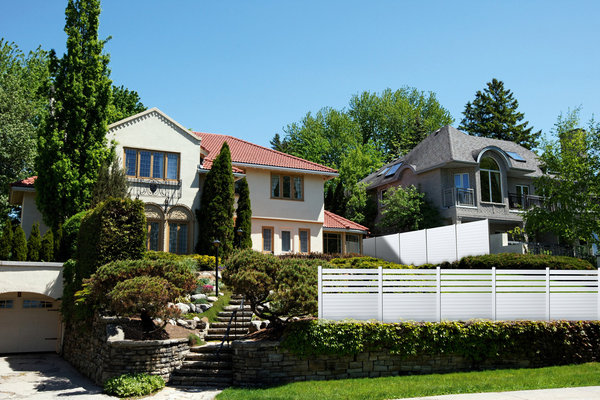 Une toute nouvelle gamme de brises-vue figure également, en exclusivité, sur le nouveau catalogue Art & Fenêtres.