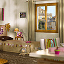 La ligne Hermine, avec des réalisations basées sur l'utilisation du chêne naturel, s'avérera idéale pour figurer dans une chambre à coucher.