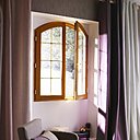 Fenêtre en bois : chaleur et innovation. Castorama.