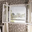 Fenêtre en PVC, ouverture classique dite à la française. Castorama.