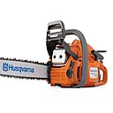 Grâce à son indicateur de niveau de carburant et ses repères d’abattage pour une meilleur précision, la tronçonneuse Husqvarna 445 E séries triobrake vous facilitera la vie