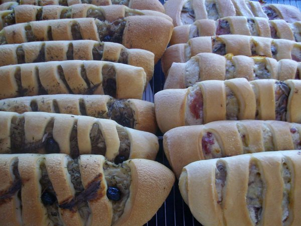 La fougasse est un pain typiquement provençal, dont la recette se décline selon une version sucrée ou salée.