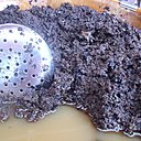 La tapenade noire est une recette de cuisine provençale à base d'olives et de câpres, et a vu le jour à Marseille en 1880.