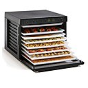 Le déshydrateur Sedona innove dans sa ligne, dans sa conception et dans ses fonctionnalités. Conçu pour devenir un ustensile utilisé au quotidien, il s'encastre comme un four. Grâce à la porte vitrée, vous pourrez suivre l'avancée de la déshydratation et modifier la température si besoin.Silencieux, il possède pourtant deux ventilateurs, afin de pouvoir déshydrater en même temps des aliments dont la durée de séchage diffère.Modulable, il vous assure une déshydratation de qualité.