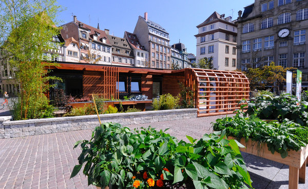Toute de bois, la maison AA Natura répond à une parfaite synergie entre architecture, respect de l’environnement et qualité de vie.
