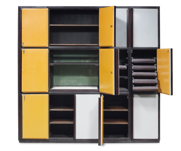 Passe-plat de l’immeuble Air France de Brazzaville désigné par Charlotte Perriand.