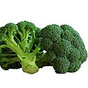 Très peu calorique, le brocoli est un légume riche en micronutriments protecteurs. Il permet de diminuer les risques de certains cancers et de maladies cardiovasculaires.