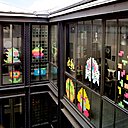 Un univers bon enfant pour cette bataille des Post-it qui convoque la créativité des colleurs. Un univers bon enfant pour cette bataille des Post-it qui convoque la créativité des colleurs.