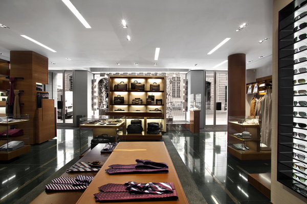 Majestueuse, l'entrée de ce temple du luxe italien