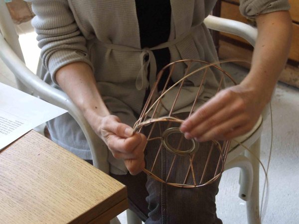 Découvrir la technique de la vannerie dans une atmosphère détendue, c’est possible à l’Etablisienne.