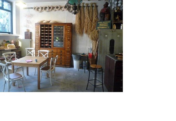 « Do it yourself » : c’est le principe de l’Etablisienne, un atelier de bricolage en libre service, installé au cœur de Paris.