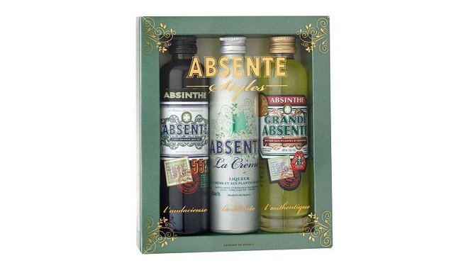 Comme autrefois avec l'absinthe, on déguste aujourd'hui l'Absente en posant un morceau de sucre sur la cuillère à absinthe placée sur le rebord du verre.