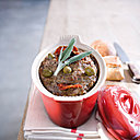 La terrine ovale à presse, de 20 centimètres de long (peut recevoir 110 cl de contenu), connais un vif succès, et vous permet de réaliser de petits pains et cakes, des terrines ou des pâtés. 39,90 euros TTC. La terrine ovale à presse, de 20 centimètres de long (peut recevoir 110 cl de contenu), connais un vif succès, et vous permet de réaliser de petits pains et cakes, des terrines ou des pâtés. 39,90 euros TTC.