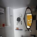 Salle de bain ! Regarder dans le miroir !