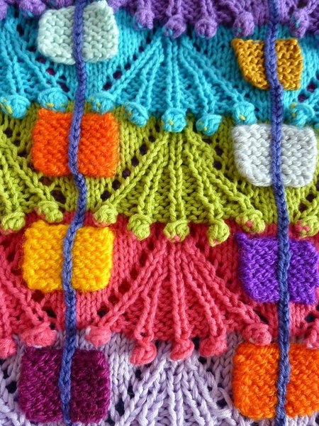 Mélange subtil des couleurs et des points pour un  gros plan d'un sac © Tricotcolor