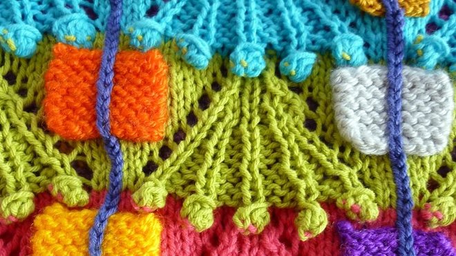 Mélange subtil des couleurs et des points pour un  gros plan d'un sac © Tricotcolor