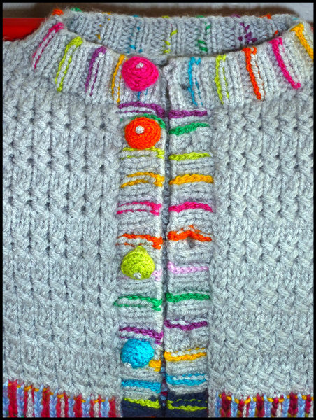 Gilet gris à bordure fantaisie © Tricolor