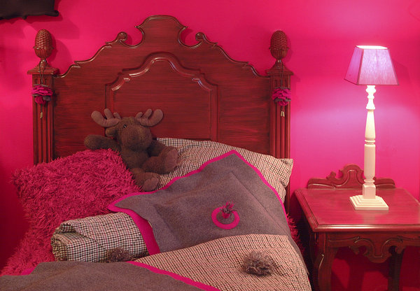 Créez une ambiance particulière dans votre chambre grâce à votre tête de lit. Cet ensemble Montana de Luc Perron réchauffe l'atmosphère de la chambre.