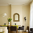 Table et fauteuils, AMPM, vaisselle et vase Deshoulières, verres Potiron, chemin de table, Linvosges,  la « danseuse sur tige » d’Alain Taligrot.