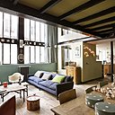 Des volumes ouverts qui restent en harmonie avec la forme du bâtiment ; table, chaises et suspensions, Ebay, tables basses, Atelier 154, canapé, Caravane, fauteuils, Home Autour du Monde, boîte rouge russe, peinture jaune gris et bleu clair, Emery&Cie, rideaux (3 draps cousus de chez Caravane), applique lumineuse , Tsé Tsé, meuble 30 de famille, verrière, Serge Van Doesburg, Les Forges de Gâtine.