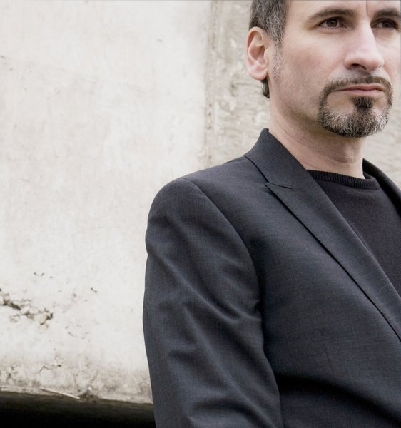 Dominique Dubois : s’approprier et re-esthétiser des lieux d’entre-deux avec une vision aigue du détail et une grande maîtrise de la lumière.