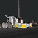 Contraste des couleurs : contemplation des objets sur fond noir : un théâtre finement agencé.