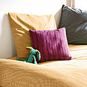 Des draps camel pour une chambre aux couleurs douces et sucrées.
