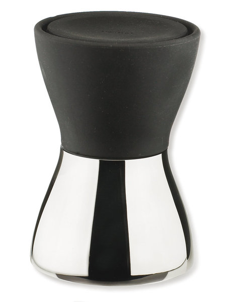En  acier inoxydable poli et ABS, ce moulin à poivre combine pratique et esthétique. Mécanisme en céramique. H 18 cm. 19,60 €. Design Klaus Rath. Moulin à poivre Eva Trio. www.madeindesign.com