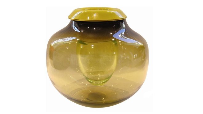 Grâce à l'impression d'une tension entre mollesse et rigidité, ce "Vaseoid" est en parfaite symbiose avec ce que l'on nomme le design.