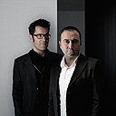 Benoit Dindinaud et Marc Younan ont fondé Designonna en 2009 et proposent une sélection de mobilier et d’objets au design novateur et inspirant. Le concept de modularité guide leur travail, et leurs créations traduisent l’union de la fonctionnalité et du design.