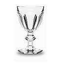 Emblématique de la maison Baccarat, le verre Harcourt avec ses côtes plates occupe une place de choix depuis 170 ans sur les plus jolies tables