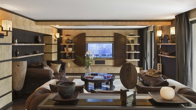 L'intégration de la lumière, de la télévision et des objets sontt parfaitement étudiés par le bureau d'étude, Villa Atmosphäre