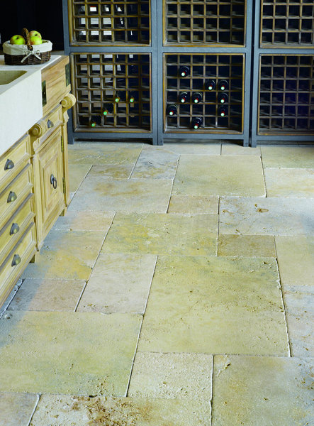 Élégant sol de cuisine en travertin vieilli ivoire, SDA