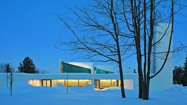 La Chapelle St Lawrence, à Vantaa en Finlande, conçu par Anu Puustinen et Avanto Arkkitehdit a remporté le grand prix de la 15ème édition du concours européen du cuivre en architecture