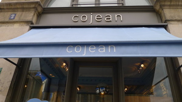 Le Café Tricot Cojean se trouve 3 place du Louvre à Paris au métro Louvre Rivoli et reçoit tous les samedis après midi d'octobre.