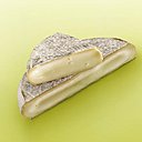 Le Saint-nectaire fermier aux arôme puissants conviendra parfaitement à un cépage rouge étranger comme un vin du Chili