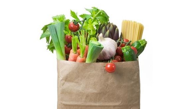 Devant le succès des AMAP et des fermes bio, les urbains se plaisent à commander et recevoir chaque semaine un joli sac remplis de légumes bio de saison Devant le succès des AMAP et des fermes bio, les urbains se plaisent à commander et recevoir chaque semaine un joli sac remplis de légumes bio de saison