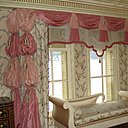 Pour un palace d'Istanbul, les  Ateliers Philippe Coudray déploient tout leur savoir-faire: drapés, bouillonnés, plissés, tenture murale, stores brodés, pose de délicates passementeries...