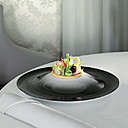 La rencontre de trois véritables talents: Raynaud pour la porcelaine, Catherine et Bruno Lefebvre en tant que designers, et Anne-Sophie Pic comme chef étoilée