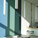 Déclinaisons de couleurs des panneaux au Glasmuseet, musée consacré au verre, à Ebeltoft au Danemark