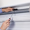 2- Retirez les attaches du tablier du tube.